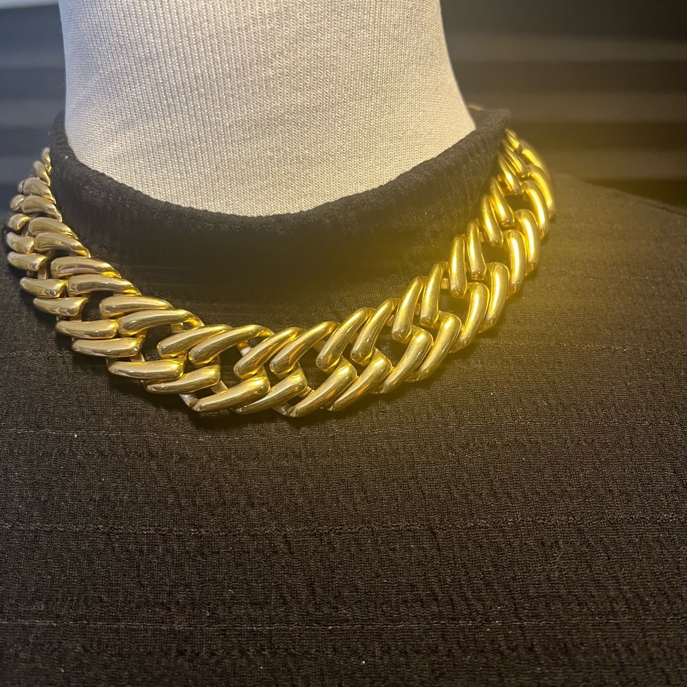 VTG Monet gold tone chain link chunky necklace